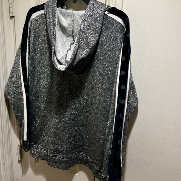 Pink VS Rare shiny long sweatshirt with velvet polka dots on the sleeves - Picture 13 of 15